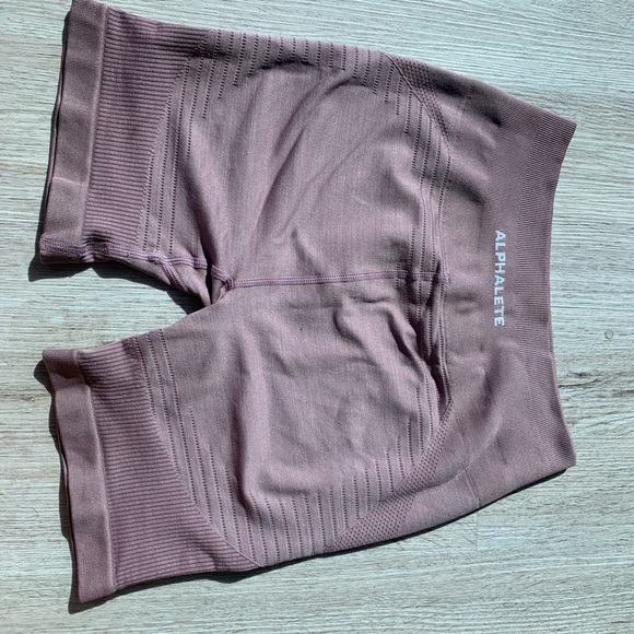 Alphalete cropped purple shorts. - Picture 1 of 2